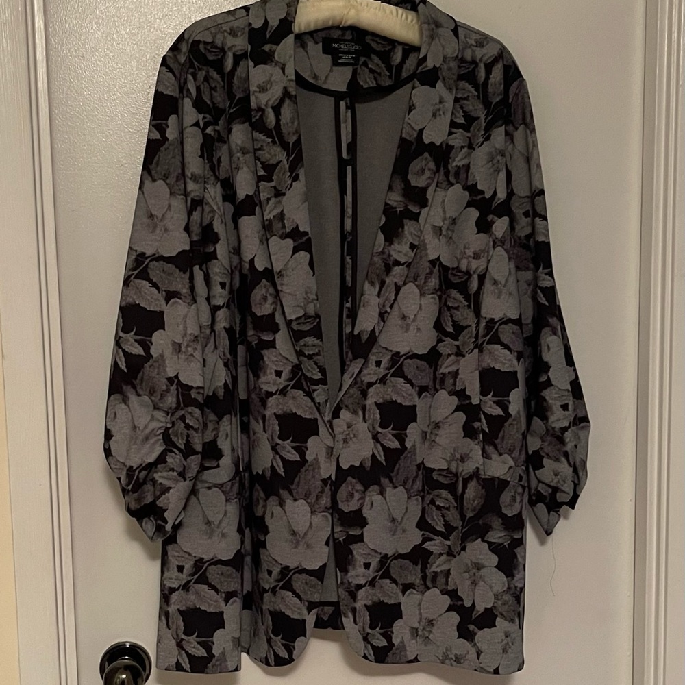 Michel Studio. Never worn, gorgeous grey and black jacket, not lined, Size 24 US